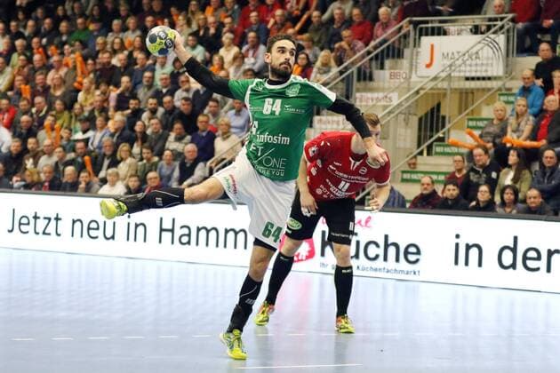 Benjamin Herth (DJK Rimpar Woelfe 64) fuehrt einen Siebenmeter aus, ASV Hamm-Westfalen vs DJK Rimpar Woelfe, Handball, 2. Bundesliga, 17.02.2018, Hamm Copyright: xEIBNER JanxStrohdiekx EP_JSK
