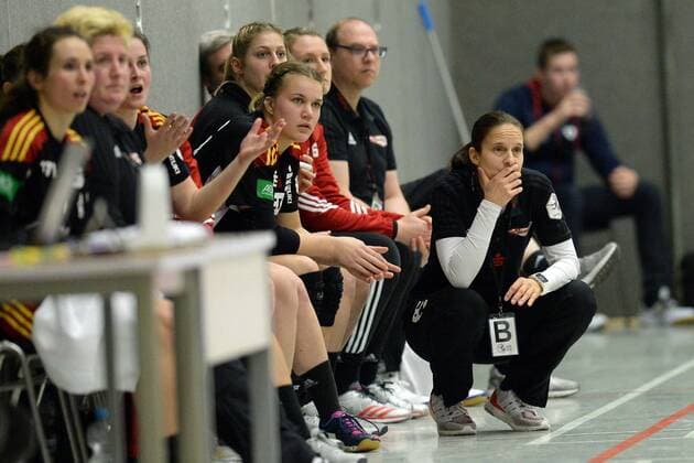 Heike Ahlgrimm (Trainerin HSG Bensheim Auerbach) (R)enttaeuscht, frustriert, Emotion -- Handball --- 1. Bundesliga Frauen --- HSG Bad Wildungen Vipers vs HSG Bensheim Auerbach--- 17.02.2018, Bad Wildungen Copyright: xEIBNER RolandxSippelx EP_RSL