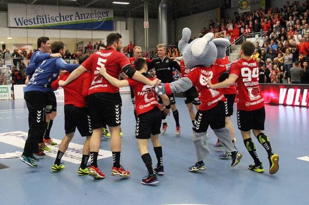 Siegesjubel bei ASV Hamm-Westfalen, ASV Hamm-Westfalen vs DJK Rimpar Woelfe, Handball, 2. Bundesliga, 17.02.2018, Hamm Copyright: xEIBNER JanxStrohdiekx EP_JSK