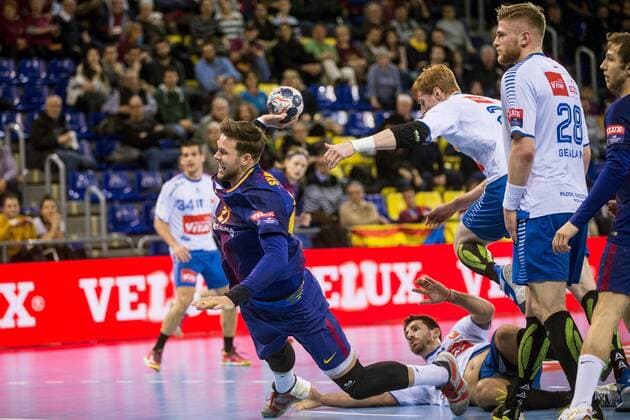 FC Barcelona Barca Lassa s Polish player Syprzak (L) in action during the EHF Champions League handball match between FC Barcelona Lassa and Orlen Wisla Plock, in Barcelona, Spain, 17 February 2018. FC Barcelona Lassa vs Orlen Wisla Plock !ACHTUNG: NUR REDAKTIONELLE NUTZUNG!  Copyright: xQuiquexGarciax GRAF3857 20180217-636544999702807587