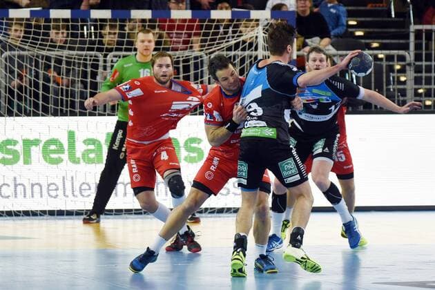 2. Handball-Bundesliga: HC Rhein Vikings - HBW Balingen-Weilstetten; Abwehr mit Matthias Flohr (vorne) und Christoph Foth.( HBW Balingen ) Duesseldorf Copyright: xEIBNER DietrichxJanickix EP_DJA