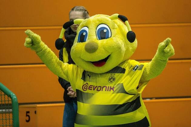 Das Maskottchen von Borussia Dortmund Emma hebt die Arme beim Spiel Borussia Dortmund vs. TV Nellingen, Handball, Damen, 1. Bundesliga, 17.02.2018 Dortmund Copyright: xEIBNER MarioxHommesx EP_MHS