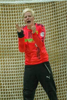 Clara Woltering (Dortmund 16) schreit und klatscht beim Spiel Borussia Dortmund vs. TV Nellingen, Handball, Damen, 1. Bundesliga, 17.02.2018 Dortmund Copyright: xEIBNER MarioxHommesx EP_MHS