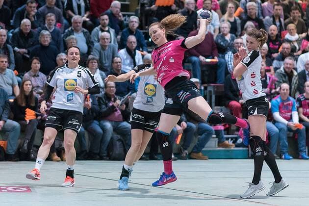 Hannah Breitinger (Neckarsulmer SU 05), Maren Weigel (TusSies Metzingen 22), Nele Reimer (Neckarsulmer SU 20), TusSies Metzingen gegen Neckarsulmer SU, Handball, 1. Bundesliga, Frauen, 17.02.2018, Metzingen Copyright: xEIBNER WolfgangxFrankx EP_WFK