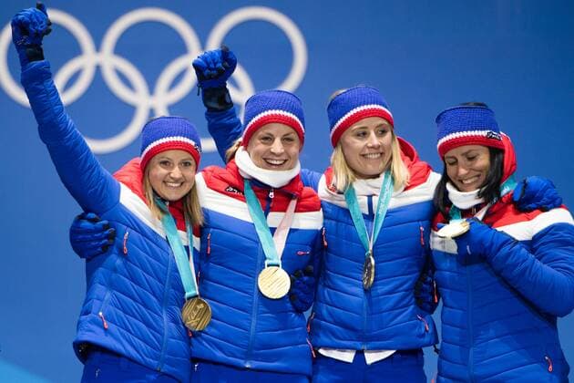 PyeongChang 2018 - Langlauf, 4x5km Staffel Damen Siegerehrung 180218 Ingvild Flugstad ostberg, Astrid Uhrenholdt Jacobsen, Ragnhild Haga and Marit Bjorgen of Norway, Gold, celebrating at a Medal Ceremony for Ladies 4x5 5 km relay during day nine of the 2018 Winter Olympics on February 18, 2018 in Pyeongchang. Photo: Petter Arvidson BILDBYRAN kod PA 91980 Copyright: PETTERxARVIDSON BB180218PA115
