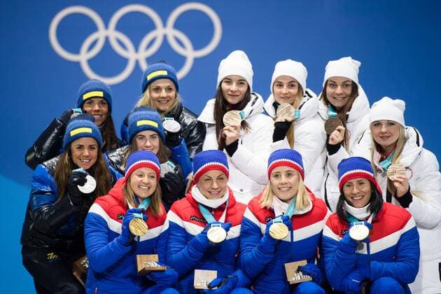 PyeongChang 2018 - Langlauf, 4x5km Staffel Damen Siegerehrung 180218 Team Sweden, Silver, Team Norway, Gold, and Team Russia (OAR), Bronze celebrating at a Medal Ceremony for Ladies 4x5 5 km relay during day nine of the 2018 Winter Olympics on February 18, 2018 in Pyeongchang. Photo: Petter Arvidson BILDBYRAN kod PA 91980 Copyright: PETTERxARVIDSON BB180218PA121