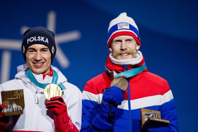 180218 Kamil Stoch of Poland, Gold, and Robert Johansson of Norway, Bronze, at a Medal Ceremony for Ski jumping Skispringen Ski nordisch during day nine of the 2018 Winter Olympics on February 18, 2018 in Pyeongchang. Photo: Petter Arvidson BILDBYRAN kod PA 91980 Copyright: PETTERxARVIDSON BB180218PA129