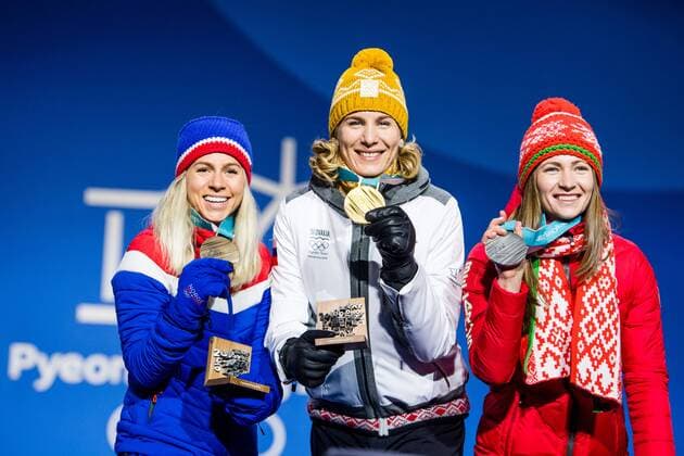 Olympia-Bilder des Tages - SPORT PyeongChang 2018 - Biathlon, 12,5km Massenstart Damen Siegerehrung 180218 Marte Olsbu of Norway, Bronze, Anastasiya Kuzmina of Slovakia, Gold, Darya Domarcheva of Belarus, Silver, celebrating at a Medal Ceremony for Women s 12.5km Mass Start during day nine of the 2018 Winter Olympics on February 18, 2018 in Pyeongchang. Photo: Petter Arvidson BILDBYRN kod PA 91980 Copyright: PETTERxARVIDSON BB180218PA141
