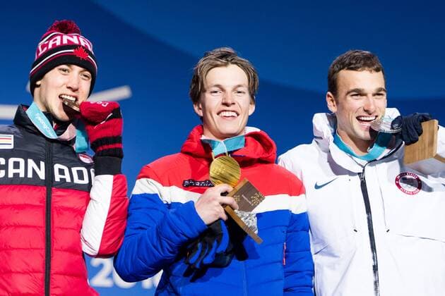PyeongChang 2018 - Ski Freestyle, Slopestyle Herren Siegerehrung 180218 Nick Goeppere of USA, Silver, ¯ystein Braten of Norway, Gold, Alex Beaulieu-Marchand of Canada, Bronze, celebrating with his gold medal at the Medal Ceremony for Men s Ski Slopestyle during day nine of the 2018 Winter Olympics on February 18, 2018 in Pyeongchang. Photo: Petter Arvidson BILDBYRN kod PA 91980 Copyright: PETTERxARVIDSON BB180218PA159