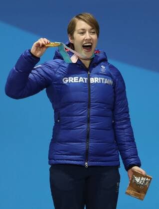 PyeongChang 2018 - Skeleton Damen Siegerehrung (180218) -- PYEONGCHANG, Feb. 18, 2018 -- Champion Britain s Lizzy Yarnold poses for photos during medal ceremony of women event of skeleton at 2018 PyeongChang Winter Olympic Games Olympische Spiele Olympia OS at Medal Plaza, PyeongChang, Feb. 18, 2018. ) (SP)OLY-SOUTH KOREA-PYEONGCHANG-SKELETON-WOMEN-MEDAL CEREMONY Lixgang 
