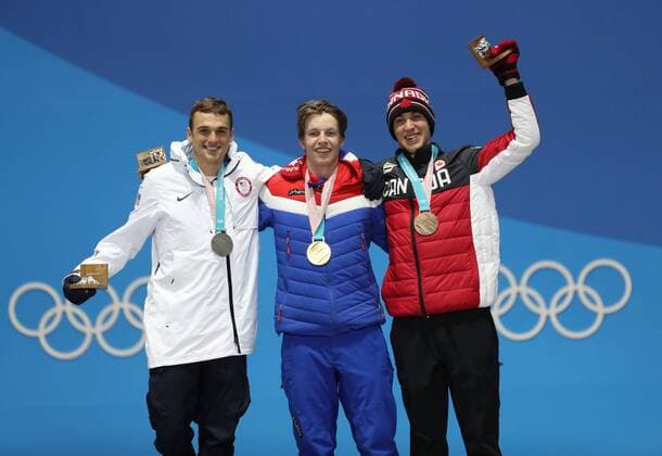 PyeongChang 2018 - Ski Freestyle, Slopestyle Herren Siegerehrung (180218) -- PYEONGCHANG, Feb. 18, 2018 -- Gold medalist Oystein Braaten of Norway (C), silver medalist Nick Goepper of the United States (L) and bronze medalist Alex Beaulieu- Marchand of Canada pose for photos during medal ceremony of men s ski slopestyle of freestyle skiing at the 2018 PyeongChang Winter Olympic Games Olympische Spiele Olympia OS at Medal Plaza, PyeongChang, Feb. 18, 2018. ) (SP)OLY-SOUTH KOREA-PYEONGCHANG-FREESTYLE SKIING-MEN S SKI SLOPESTYLE-MEDAL CEREMONY Lixgang 