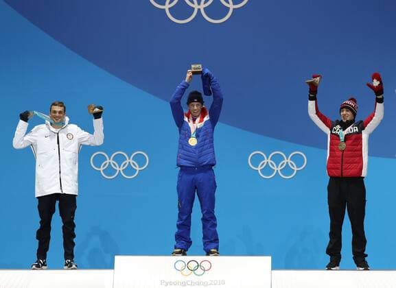 PyeongChang 2018 - Ski Freestyle, Slopestyle Herren Siegerehrung (180218) -- PYEONGCHANG, Feb. 18, 2018 -- Gold medalist Oystein Braaten of Norway (C), silver medalist Nick Goepper of the United States (L) and bronze medalist Alex Beaulieu- Marchand of Canada pose for photos during medal ceremony of men s ski slopestyle of freestyle skiing at the 2018 PyeongChang Winter Olympic Games Olympische Spiele Olympia OS at Medal Plaza, PyeongChang, Feb. 18, 2018. ) (SP)OLY-SOUTH KOREA-PYEONGCHANG-FREESTYLE SKIING-MEN S SKI SLOPESTYLE-MEDAL CEREMONY Lixgang 