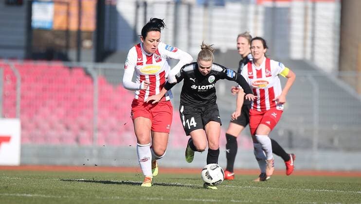 18.02.2018 xcex Deutschland, Köln, Fussball, Frauenfussball Allianz Frauen-Bundesliga Saison 2017 2018 1. FC Köln - 1. FFC Frankfurt Peggy Nietgen (Köln) gegen Jackie Groenen (Frankfurt)