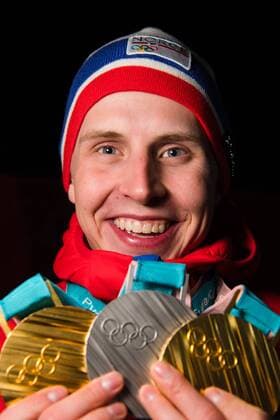 PyeongChang 2018 - Langlauf, 4x10km Staffel Herren Siegerehrung 180218 Simen Hegstad Krüger of Norway, celebrates with his medals after the Medal Ceremony for Men s 4x10 km Relay during day nine of the 2018 Winter Olympics on February 18, 2018 in Pyeongchang. Photo: Petter Arvidson BILDBYRN kod PA 91980 Copyright: PETTERxARVIDSON BB180218PA180