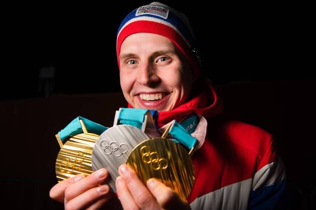 PyeongChang 2018 - Langlauf, 4x10km Staffel Herren Siegerehrung 180218 Simen Hegstad Krüger of Norway, celebrates with his medals after the Medal Ceremony for Men s 4x10 km Relay during day nine of the 2018 Winter Olympics on February 18, 2018 in Pyeongchang. Photo: Petter Arvidson BILDBYRN kod PA 91980 *** 180218 Simen Hegstad Krüger of Norway celebrates with his medals after the Medal Ceremony for the Men s 4 x 10 km Relay during day nine of the 2018 Winter Olympics on February 18 2018 in Pyeongchang Photo Petter Arvidson BILDBYR N code PA 91980  Copyright: PETTERxARVIDSON BB180218PA181