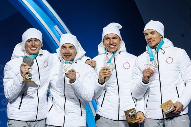 Olympia-Bilder des Tages - SPORT PyeongChang 2018 - Langlauf, 4x10km Staffel Herren Siegerehrung PYEONGCHANG, SOUTH KOREA - FEBRUARY 18, 2018: Silver medalists, Olympic Athletes from Russia Denis Spitsov, Alexei Chervotkin, Alexander Bolshunov, and Andrei Larkov (L-R) pose at a victory ceremony for the men s cross-country skiing 4x10km relay race at the 2018 Winter Olympic Games Olympische Spiele Olympia OS at the Alpensia Cross-Country Skiing Centre. Valery Sharifulin TASS  TS0747FE