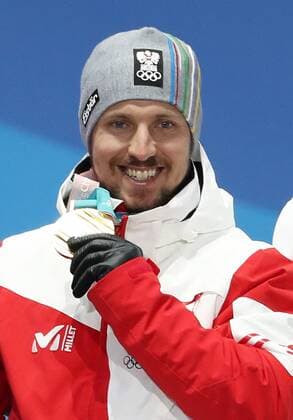 PyeongChang 2018 - Ski Alpin, Riesenslalom Herren Siegerehrung (180218) -- PYEONGCHANG, Feb. 18, 2018 -- Gold medalist Marcel Hirscher of Austria poses for photos during medal ceremony of men s giant slalom of alpine skiing at the 2018 PyeongChang Winter Olympic Games Olympische Spiele Olympia OS at Medal Plaza, PyeongChang, Feb. 18, 2018. ) (SP)OLY-SOUTH KOREA-PYEONGCHANG-ALPINE SKIING-MEN S GIANT SLALOM-MEDAL CEREMONY Lixgang 