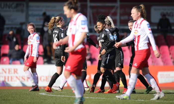 18.02.2018 xcex Deutschland, Köln, Fussball, Frauenfussball Allianz Frauen-Bundesliga Saison 2017 2018 1. FC Köln - 1. FFC Frankfurt Torjubel FFC Frankfurt, Jubel, Freude, Emotionen