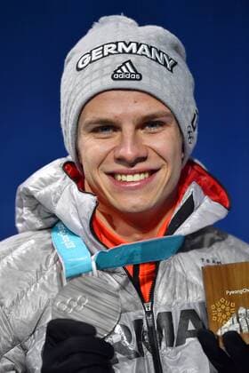 Andreas WELLINGER (GER) mit Silbermedaille. Medaille, Skispringen Grossschanze, Ski jumping Skispringen Ski nordisch Large Hill, Siegerehrung,Victory Ceremony,PyeongChang Olympic Medals Plaza am 18.02.2018. Olympische Winterspiele 2018, vom 09.02. - 25.02.2018 in PyeongChang Suedkorea.