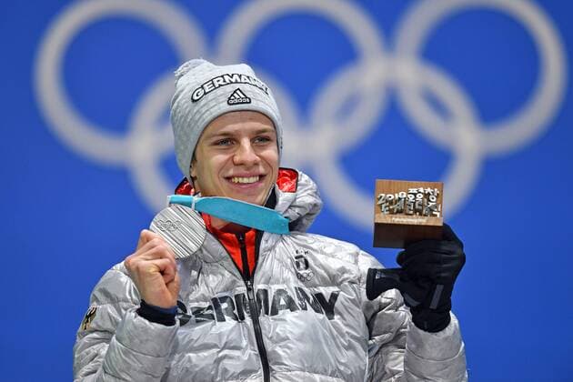 Andreas WELLINGER (GER) mit Silbermedaille. Medaille, Skispringen Grossschanze, Ski jumping Skispringen Ski nordisch Large Hill, Siegerehrung,Victory Ceremony,PyeongChang Olympic Medals Plaza am 18.02.2018. Olympische Winterspiele 2018, vom 09.02. - 25.02.2018 in PyeongChang Suedkorea.