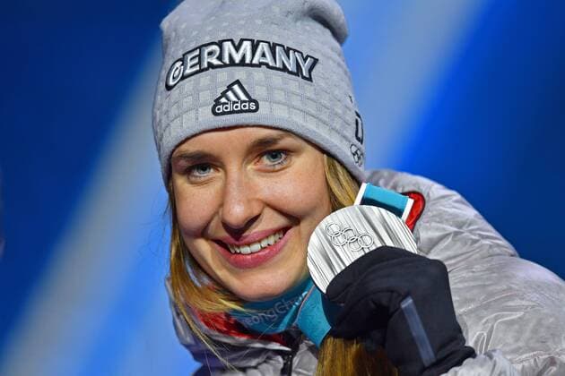 PyeongChang 2018 - Highlights der Olympischen Spiele Jacqueline LOELLING (GER) mit Silbermedaille. Medaille, Skeleton Women,Frauen. Siegerehrung,Victory Ceremony,PyeongChang Olympic Medals Plaza am 18.02.2018. Olympische Winterspiele 2018, vom 09.02. - 25.02.2018 in PyeongChang Suedkorea.