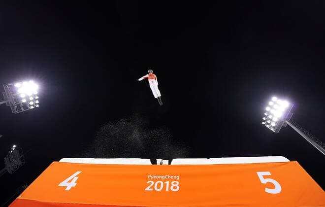 Olympia-Bilder des Tages - SPORT China s Guangpu QI competes in the Men s Aerials at the Phoenix Extreme Park during the Pyeongchang 2018 Winter Olympics in Pyeongchang, South Korea, on February 18, 2018.  OLY20180218330 KEVINxDIETSCH