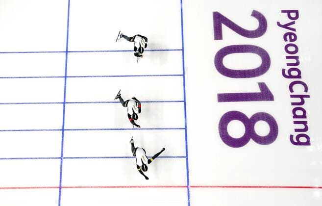 PyeongChang 2018 - Highlights der Olympischen Spiele Olympia-Bilder des Tages - SPORT Pyeongchang Olympics Speed skaters of Japan compete in the men s team pursuit at the Pyeongchang Winter Olympics on Feb. 18, 2018. 