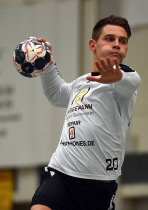 18.02.2018, xpsx, Handball 3.Liga, HSG Hanau - GSV Eintracht Baunatal v.l. Marius Brüggemann (Hanau) Hanau Hessen Deutschland