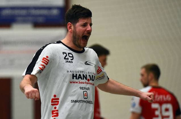 18.02.2018, xpsx, Handball 3.Liga, HSG Hanau - GSV Eintracht Baunatal v.l. Jubel Hannes Geist (Hanau) Hanau Hessen Deutschland
