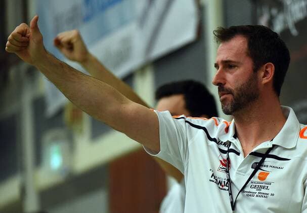 18.02.2018, xpsx, Handball 3.Liga, HSG Hanau - GSV Eintracht Baunatal v.l. jubel Trainer Patrick Beer (Hanau) Hanau Hessen Deutschland