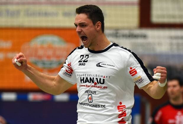 18.02.2018, xpsx, Handball 3.Liga, HSG Hanau - GSV Eintracht Baunatal v.l. jubel Yaron Pillmann (Hanau) Hanau Hessen Deutschland