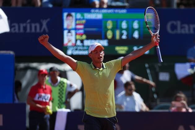 Austrian tennis player Dominic Thiem celebrates the victory over Slovak Aljaz Bedene after their Argentina Tennis Open final match in Buenos Aires, Argentina, 18 February 2018. Argentina Tennis Open !ACHTUNG: NUR REDAKTIONELLE NUTZUNG!  Copyright: xDavidxFernandezx BAS004 20180218-636545826176440334
