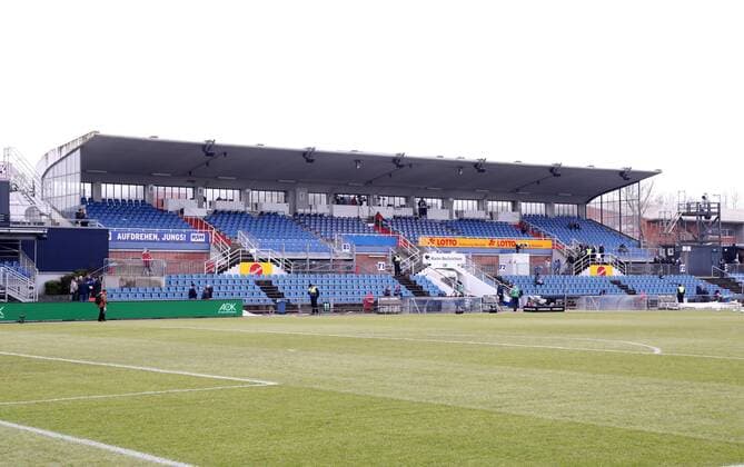 Kiel, 17.02.2018, Holstein Stadion, Fussball, 2.Bundesliga, 23.Spieltag , KSV Holstein Kiel vs. FC Erzgebirge Aue 2:2 (2:2) , Im Bild; Haupttribüne, Tribüne, Holstein Kiel, Stadionansicht ,