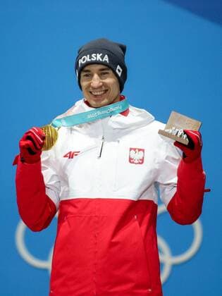 OLYMPICS - 2018 Winter Olympics PYEONGCHANG,SOUTH KOREA,18.FEB.18 - OLYMPICS, NORDIC SKIING, Ski jumping Skispringen Ski nordisch - Olympic Winter games Winterspiele Spiele Summer games PyeongChang 2018, Medals Plaza, large hill, men, award ceremony. Image shows Kamil Stoch (POL). Keywords: medal. GEPAxpictures xMaticxKlansek