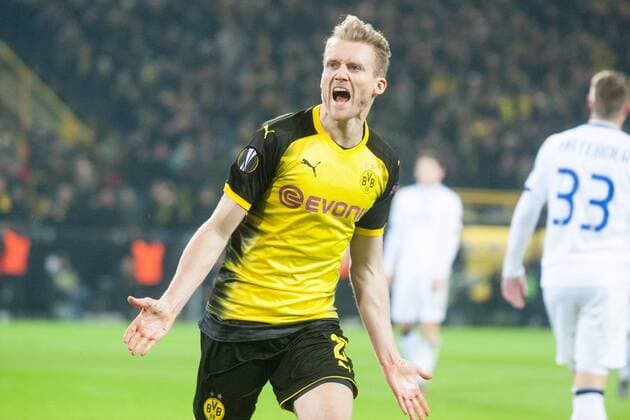 Torschuetze Andre SCHUERRLE (Schürrle, DO) jubelt ueber sein Tor zum 1:0 fuer Borussia Dortmund, Jubel, jubeln, jubelnd, Freude, cheers, celebrate, Torjubel, halbe Figur, Halbfigur, Mimik, Fussball Europa League, Zwischenrunde, Borussia Dortmund (DO) - Atalanta Bergamo (Atalanta) 3:2, am 15.02.2018 in Dortmund Deutschland. Â