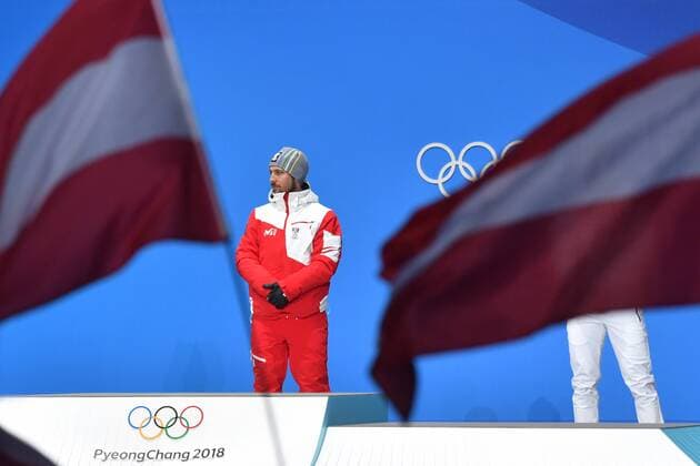 Marcel HIRSCHER, AUT, 1. Platz, Olympiasieger, Sieger, Gewinner, winner, Jubel, jubelt, Freude, Begeisterung, Emotion, jubeln, cheers, Alpine Skiing - Men s Giant Slalom, Ski Alpin, Riesenslalom der Herren. Siegerehrung, Victory Ceremony, PyeongChang Olympic Medals Plaza am 18.02.2018. Olympische Winterspiele 2018, vom 09.02. - 25.02.2018 in PyeongChang Suedkorea.