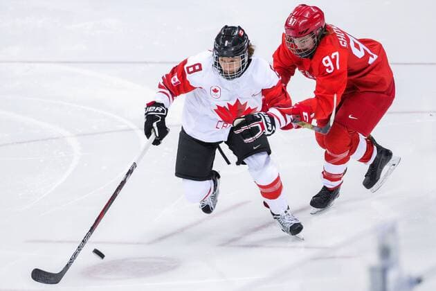 GANGNEUNG, SOUTH KOREA - FEBRUARY 19, 2018: Canadaâ€™s Laura Fortino (L) and Olympic Athlete from Russia Anna Shokhina in a women s semifinal Ice hockey Eishockey match as part of the 2018 Winter Olympic Games Olympische Spiele Olympia OS at the Gangneung Hockey Centre. Sergei Bobylev TASS  TS074AF5