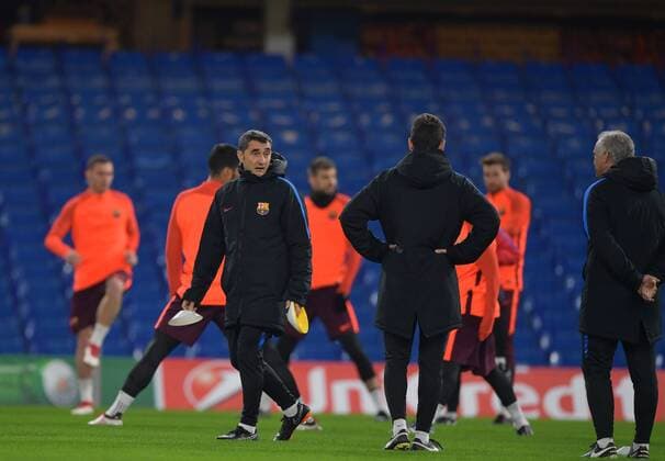 FC Barcelona Barca Training Session Ernesto Valverde manager during the FC Barcelona Training Session at Stamford Bridge, London, UK. Content Not Available For UK Newspapers Copyright: xSimonxDaelx FIL-11379-0008