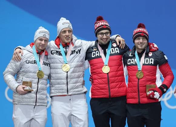 Themen der Woche - SPORT Olympia-Bilder des Tages - SPORT (180220) -- PYEONGCHANG, Feb. 20, 2018 -- Gold medalists Germany s Francesco Friedrich and Thorsten Margis, Canada s Justin Kripps and Alexander Kopacz (L to R) pose for photos during medal ceremony of 2-man event of bobsleigh at the 2018 PyeongChang Winter Olympic Games Olympische Spiele Olympia OS at Medal Plaza, PyeongChang, South Korea, Feb. 20, 2018. ) (SP)OLY-SOUTH KOREA-PYEONGCHANG-BOBSLEIGH-2-MAN-MEDAL CEREMONY WuxZhuang 