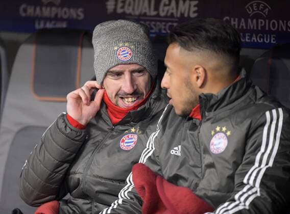 20.02.2018, Fussball UEFA Champions League 2017 2018, Achtelfinale, FC Bayern München - Besiktas Istanbul, in der Allianz Arena München, v.li: Franck Ribery (FC Bayern München), Corentin Tolisso (FC Bayern München) auf der Bank.