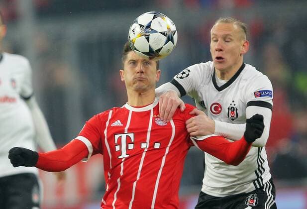 SOCCER - UEFA CL, Bayern vs Besiktas MUNICH,GERMANY,20.FEB.18 - SOCCER - UEFA Champions League, round of 16, FC Bayern Muenchen vs Besiktas Istanbul. Image shows Robert Lewandowski (Bayern) and Domagoj Vida (Besiktas). GEPAxpictures xThomasxBachun