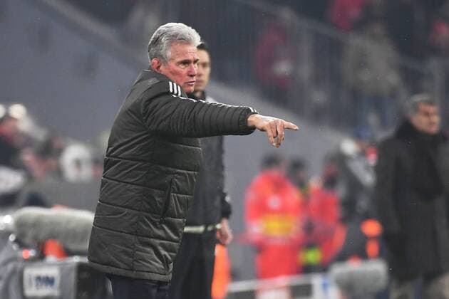 20.02.2018, xjhx, Fussball Champions League, FC Bayern Muenchen - Besiktas Istanbul, emspor, v.l. Trainer Jupp Heynckes (FCB - FC Bayern Muenchen) gibt Anweisung, gestikuliert, mit den Armen gestikulieren, gives instructions, gesticulate Muenchen