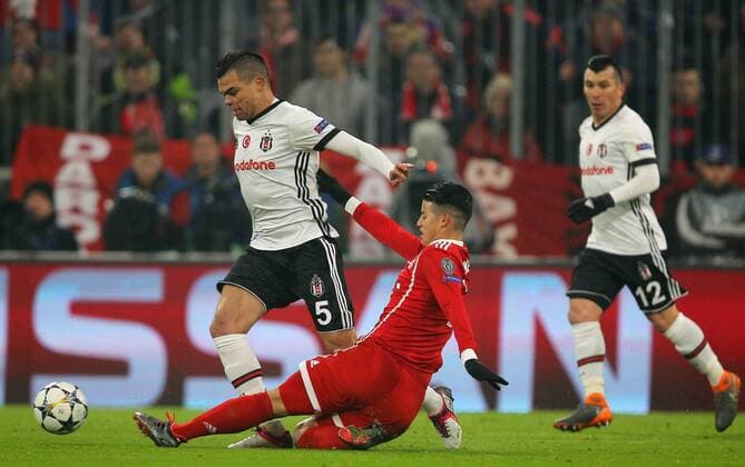 SOCCER - UEFA CL, Bayern vs Besiktas MUNICH,GERMANY,20.FEB.18 - SOCCER - UEFA Champions League, round of 16, FC Bayern Muenchen vs Besiktas Istanbul. Image shows Pepe (Besiktas), James Rodriguez (Bayern) and Gary Medel (Besiktas). GEPAxpictures xThomasxBachun