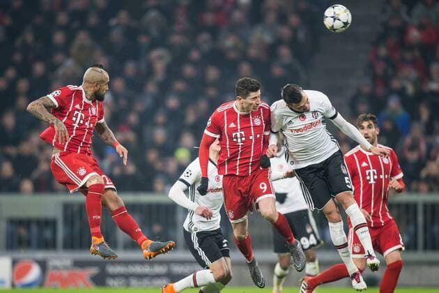 20.02.2018 MONACHIUM, PILKA NOZNA (FOOTBALL), UEFA LIGA LISTRZOW (UEFA CHAMPIONS LEAGUE), SEZON 2017 2018 , 1 8 FINAL (ROUND OF 16) MECZ FC BAYERN MONACHIUM - BESIKTAS JK ( FC BAYERN MUNCHEN - BESIKTAS JK ) NZ ARTURO VIDAL ROBERT LEWANDOWSKI FOTO LUKASZ SKWIOT CYFRASPORT NEWSPIX.PL --- Newspix.pl FRANCE OUT!  20180220CSLS0025