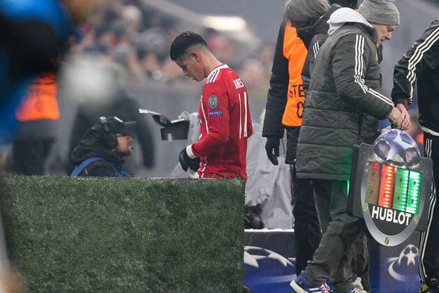 Bilder des Tages - SPORT James Rodriguez 11 (FC Bayern Muenchen) muss verletzt in die Kabine, FC Bayern Muenchen vs. Besiktas Istanbul, Fussball, Achtelfinale, Champions League, 20.02.2018 Muenchen Bayern Deutschland