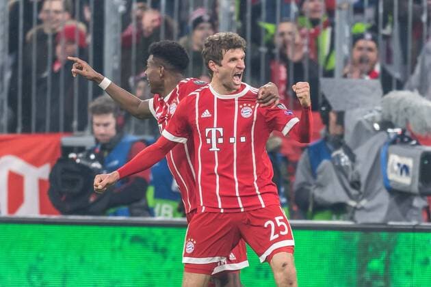 GER, UEFA CL, FC Bayern Muenchen (GER) vs Besiktas Istanbul (TUR) 20.02.2018, Allianz Arena, Muenchen, GER, UEFA CL, FC Bayern Muenchen (GER) vs Besiktas Istanbul (TUR), Achtelfinale, im Bild Jubel nach dem Tor zum 1-0 durch Thomas Mueller (FCB 25) mit David Alaba (FCB 27)
