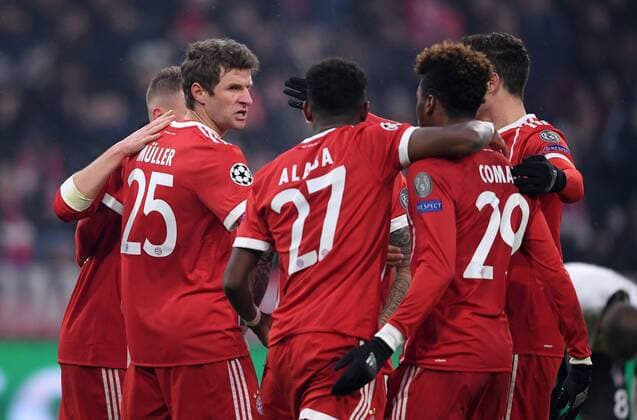 FUSSBALL CHAMPIONS LEAGUE SAISON 2017 2018 ACHTELFINALE HINSPIEL FC Bayern Muenchen - Besiktas Istanbul 20.02.2018 Torjubel nach dem 1:0: Joshua Kimmich, Thomas Mueller, David Alaba, Kingsley Coman und Robert Lewandowski (v.l., alle FC Bayern Muenchen) Muenchen