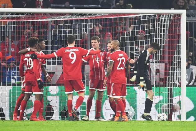 20.02.2018, xjhx, Fussball Champions League, FC Bayern Muenchen - Besiktas Istanbul, emspor, v.l. Torjubel, Goal celebration, celebrate the goal zum 1:0 durch Thomas Mueller (FCB - FC Bayern Muenchen) mit der Mannschaft Muenchen