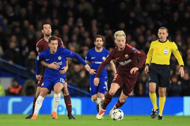 20th February 2018, Stamford Bridge, London, England; UEFA Champions League football, round of 16, 1st leg, Chelsea versus FC Barcelona Barca Sergio Busquets of Barcelona holds Eden Hazard of Chelsea as Rakitic breaks away  ActionPlus11990593