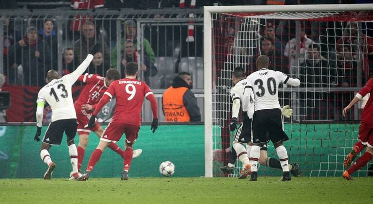 GER, UEFA CL, FC Bayern München (GER) vs Besiktas Istanbul (TR) 20.02.2018, Allianz Arena, München, GER, UEFA CL, FC Bayern München (GER) vs Besiktas Istanbul (TR) , im Bild Thomas Müller (München) erzielt das Tor zum 1:0